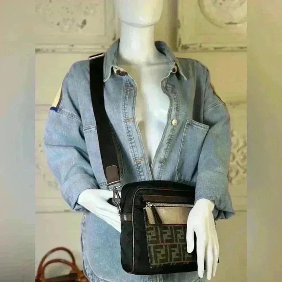 Authentic Fendi Black Forever Fendi East/West Messenger Bag w/COA - Picture 5 of 14